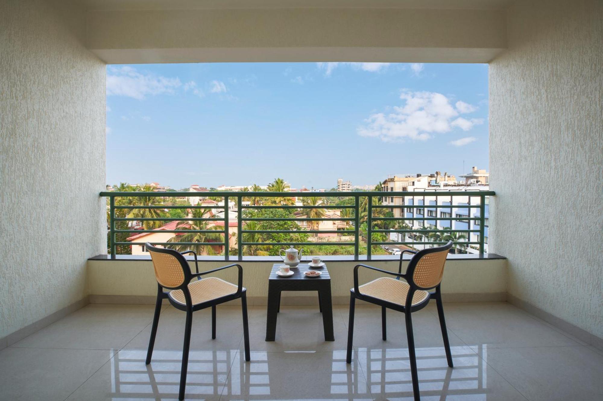 Grandeur Stays Panaji Exteriör bild